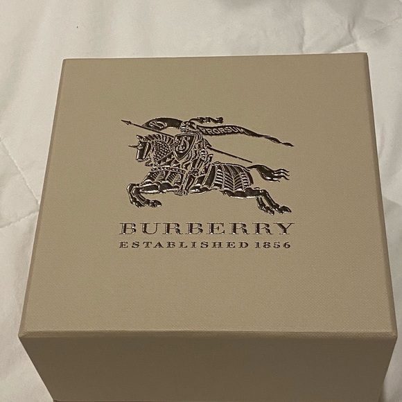 Women’s Burberry Watch - Picture 11 of 14
